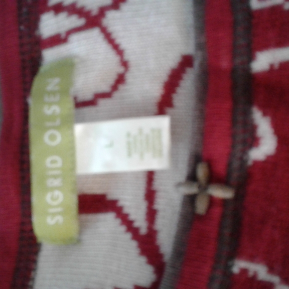 Sigrid Olsen Red and Tan Sweater with Beading in the middle of the Flowers. - Picture 4 of 7